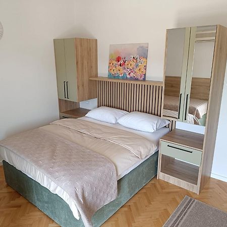Diana Rooms And Apartments Starigrad Paklenica Luaran gambar