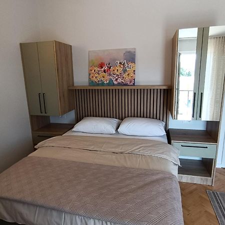 Diana Rooms And Apartments Starigrad Paklenica Luaran gambar