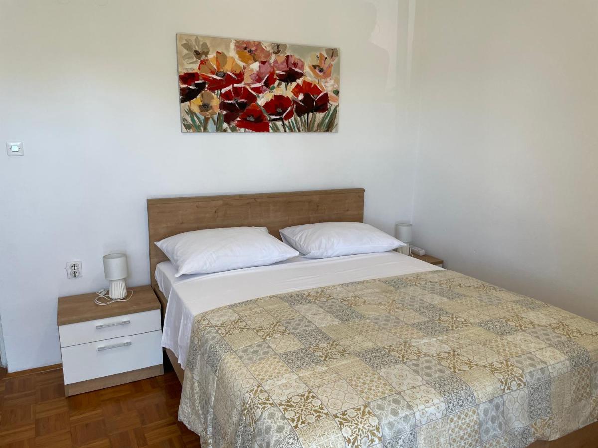 Diana Rooms And Apartments Starigrad Paklenica Luaran gambar