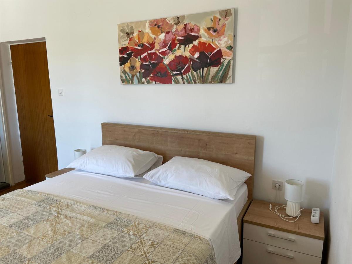 Diana Rooms And Apartments Starigrad Paklenica Luaran gambar