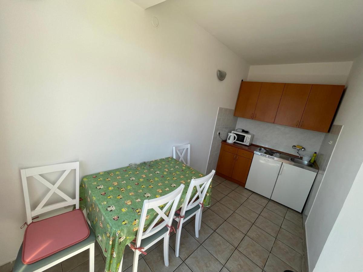 Diana Rooms And Apartments Starigrad Paklenica Luaran gambar