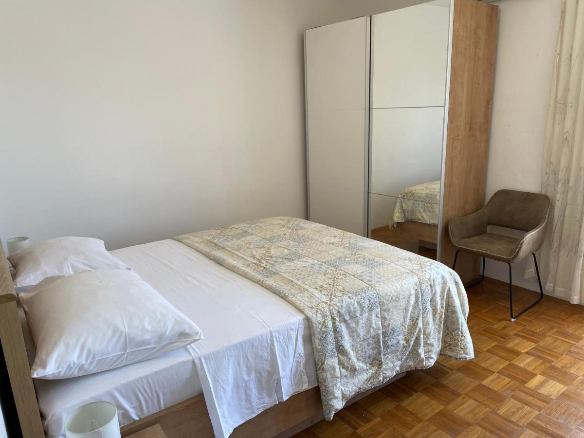 Diana Rooms And Apartments Starigrad Paklenica Luaran gambar
