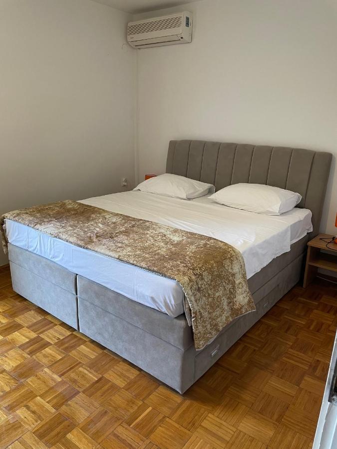 Diana Rooms And Apartments Starigrad Paklenica Luaran gambar