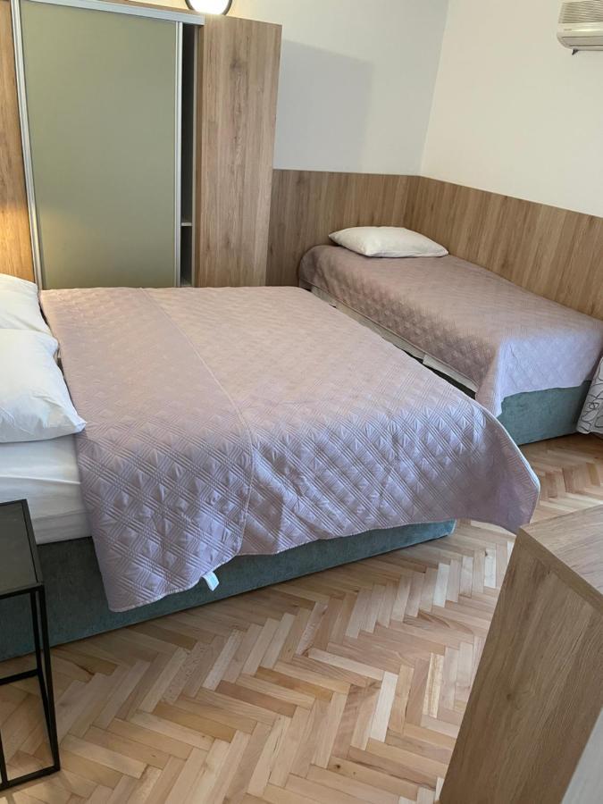 Diana Rooms And Apartments Starigrad Paklenica Luaran gambar