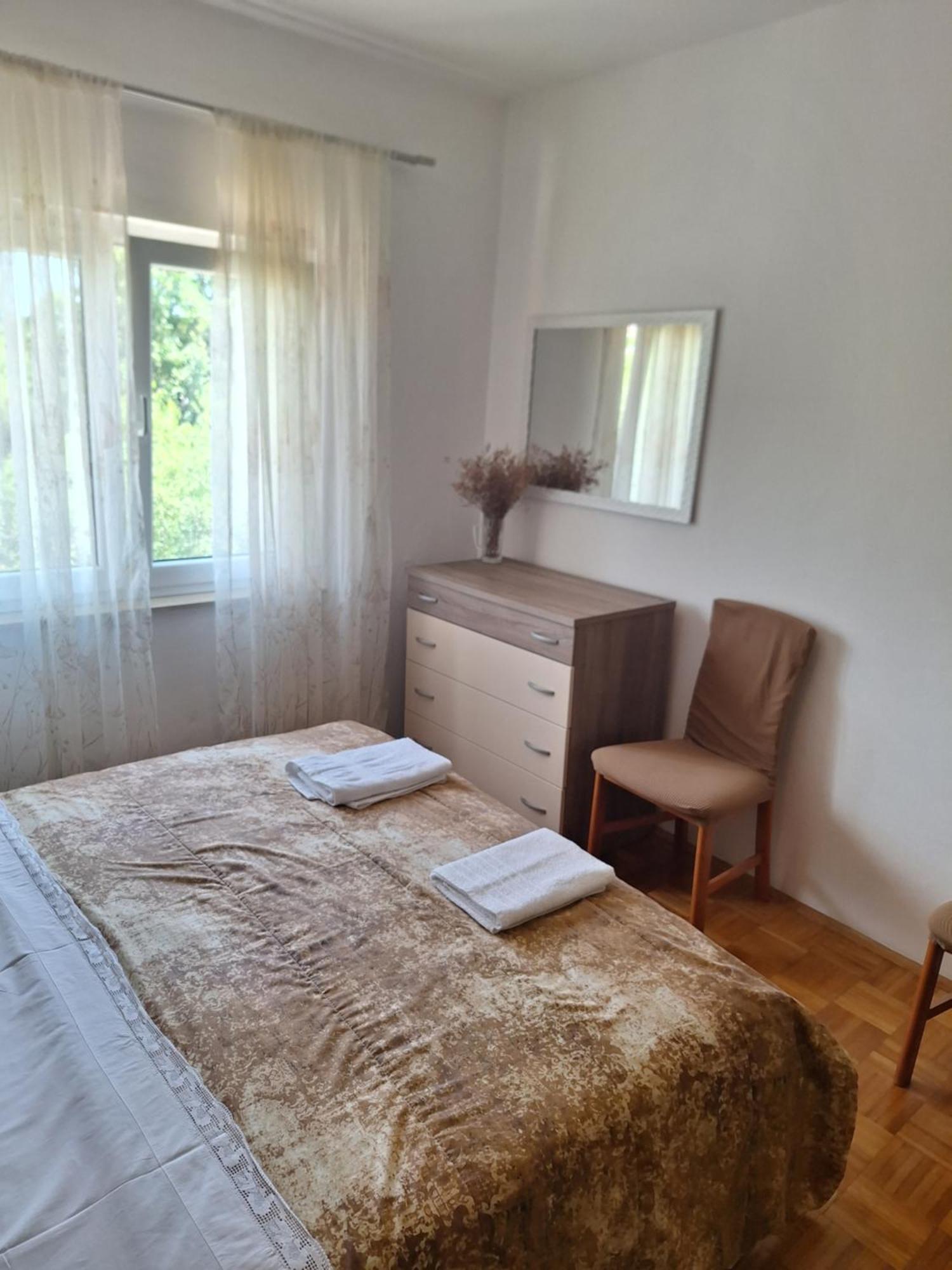 Diana Rooms And Apartments Starigrad Paklenica Luaran gambar