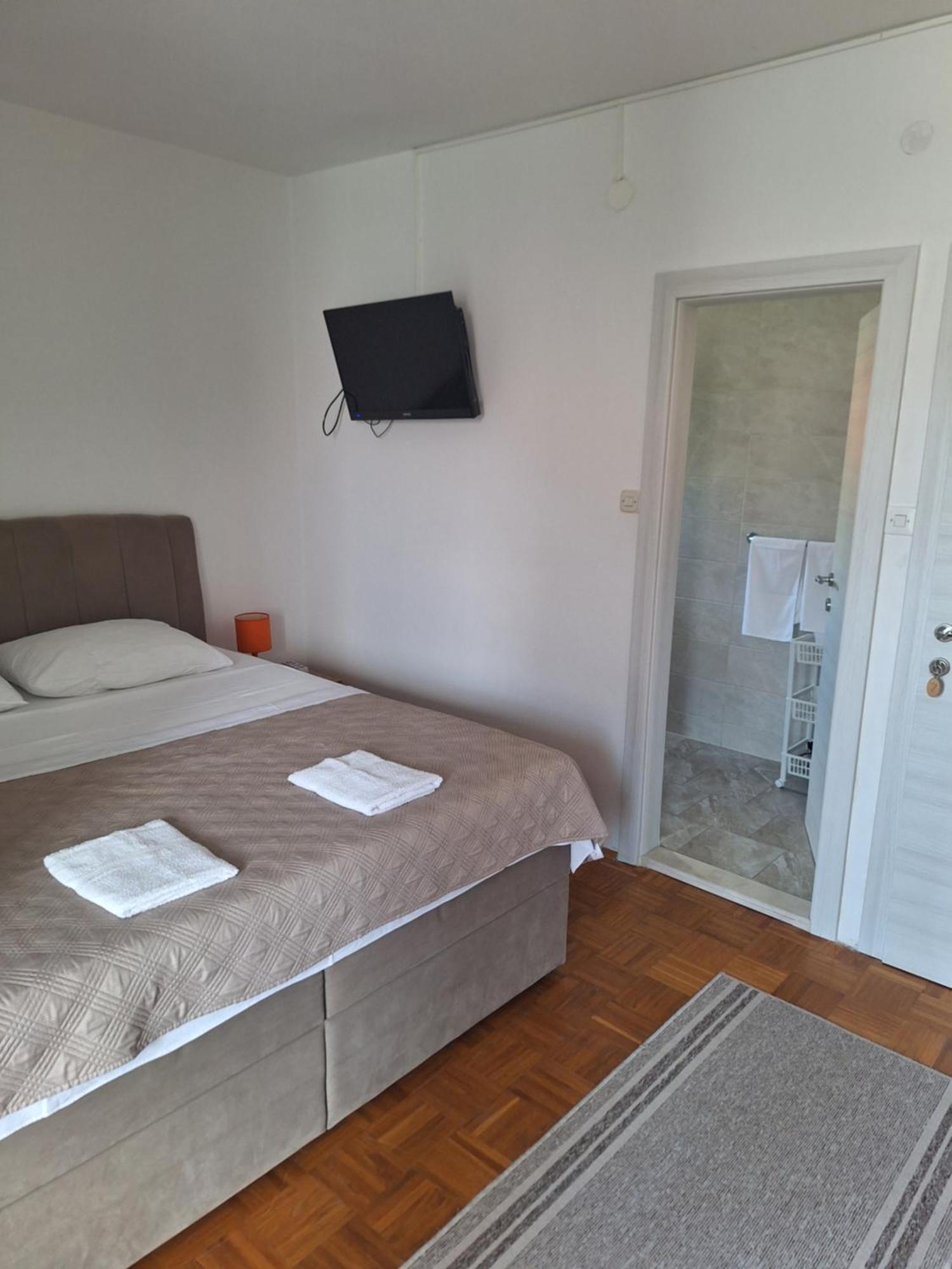Diana Rooms And Apartments Starigrad Paklenica Luaran gambar