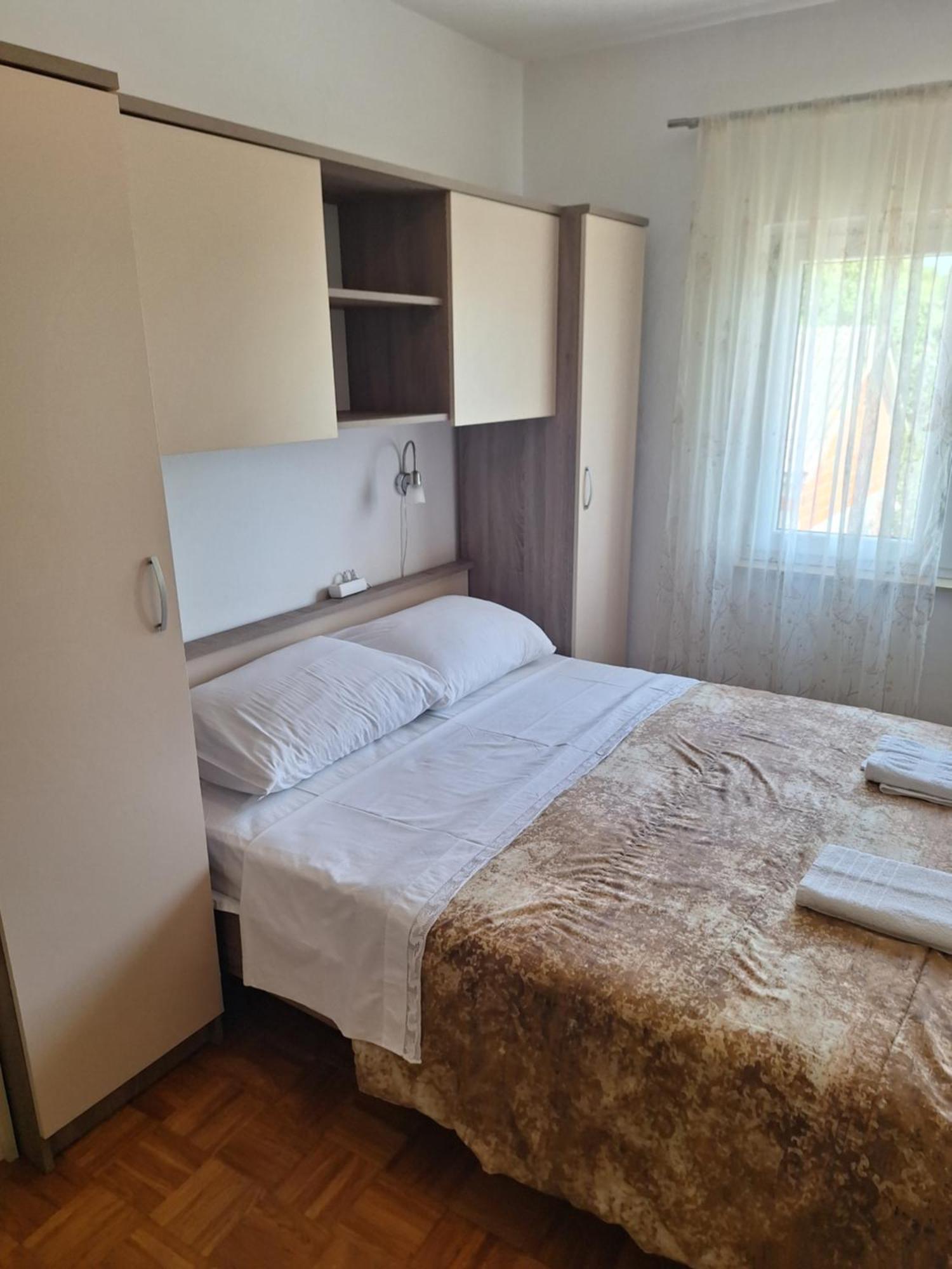 Diana Rooms And Apartments Starigrad Paklenica Luaran gambar