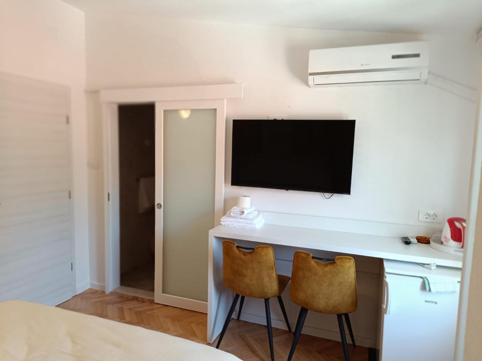 Diana Rooms And Apartments Starigrad Paklenica Bilik gambar