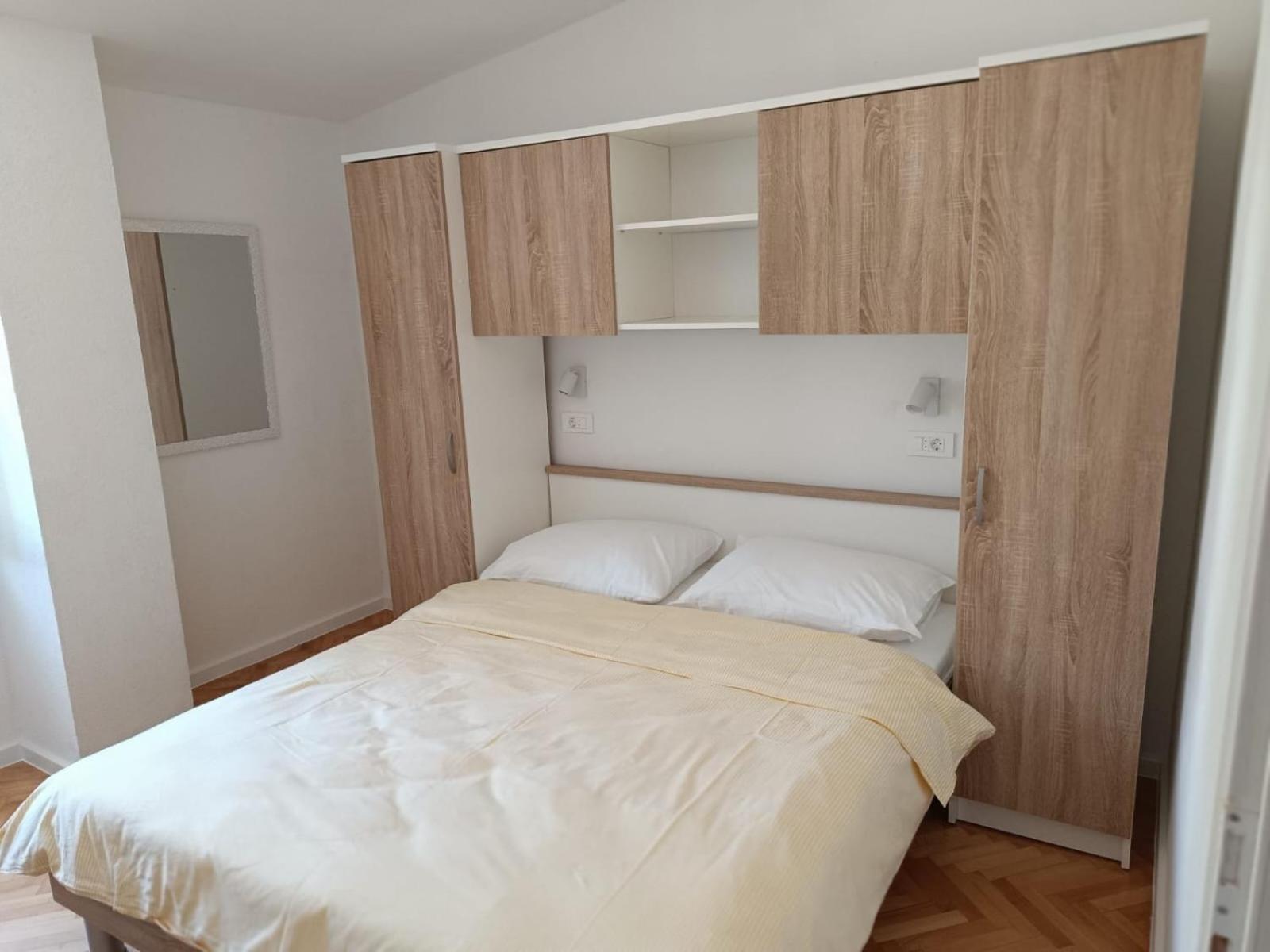 Diana Rooms And Apartments Starigrad Paklenica Bilik gambar