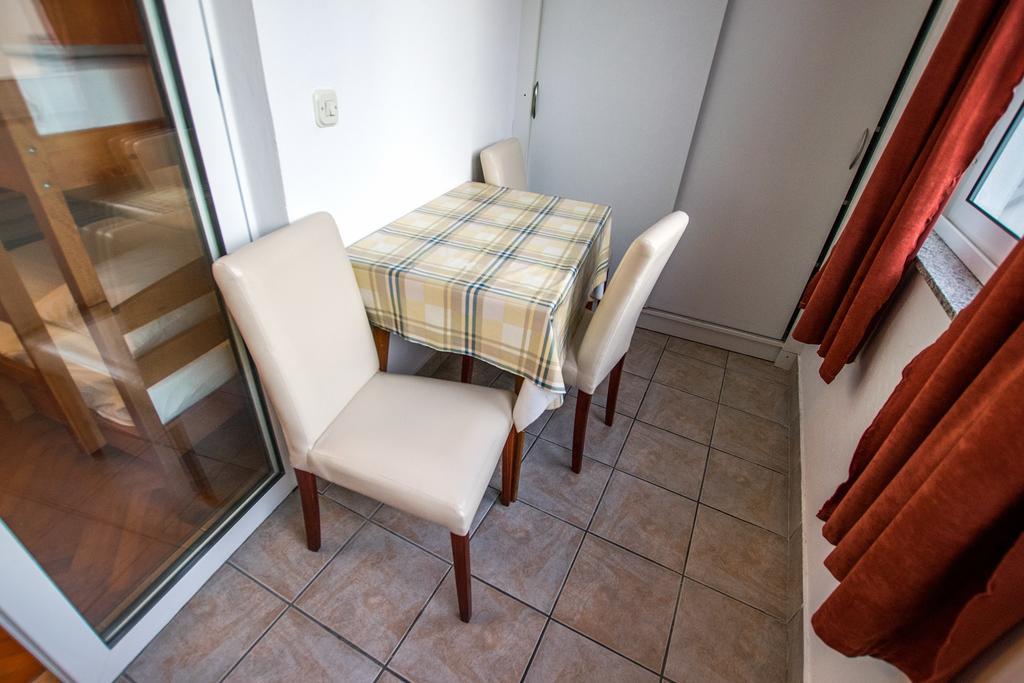 Diana Rooms And Apartments Starigrad Paklenica Luaran gambar