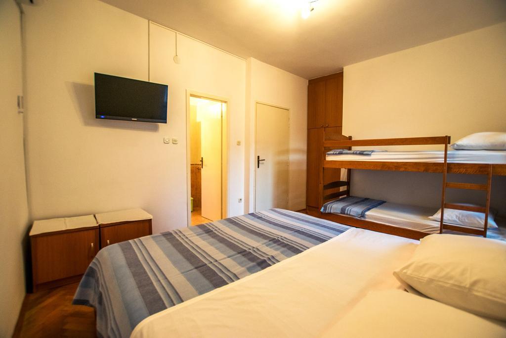Diana Rooms And Apartments Starigrad Paklenica Luaran gambar